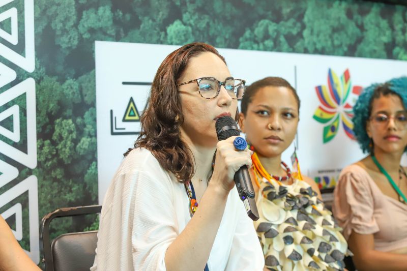 Planos de Sociobioeconomia na Amazônia Legal
 Lançamento Edital de Chamamento Público para a Câmara da Juventude do FPMAC FT Alex Ribeiro / Ag Pará

Camilla Miranda <div class='credito_fotos'>Foto: Alex Ribeiro / Ag. Pará   |   <a href='/midias/2023/originais/16834_b0238f83-c020-54fe-2b37-2c902c20ff0e.jpg' download><i class='fa-solid fa-download'></i> Download</a></div>