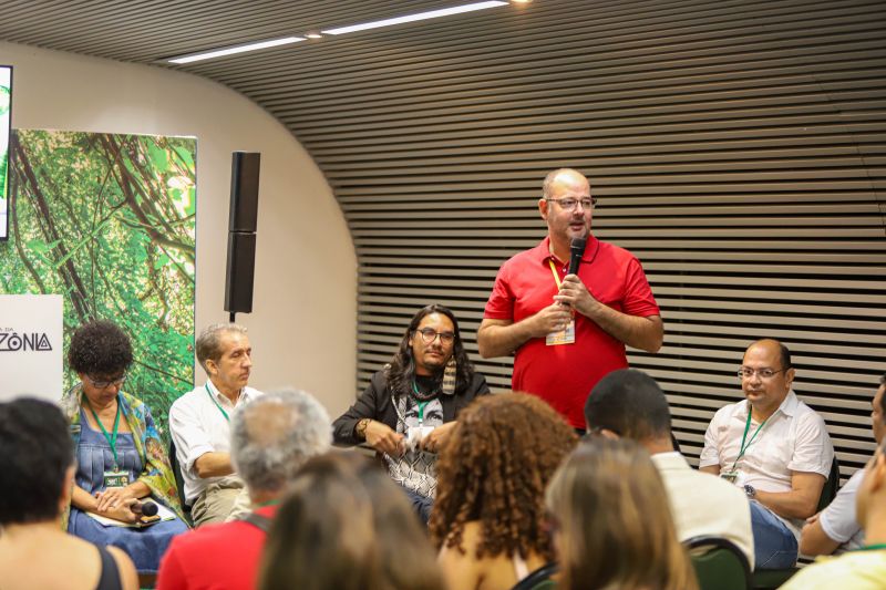 Saúde e ambiente na amazônia: integração necessária hoje para atuação nos cenários futuros e no fortalecimento do SUS
Secretário Saúde do Estado do Pará Rômulo Gomes Rodovalho FT Alex Ribeiro Ag Pará <div class='credito_fotos'>Foto: Alex Ribeiro / Ag. Pará | <a href='/midias/2023/originais/16835_e2eef154-e3a2-2fea-0147-4b63442234f3.jpg' download><i class='fa-solid fa-download'></i> Download</a></div>