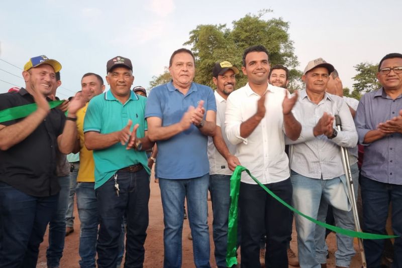 Governo do Estado entrega três pontes de concreto, em São Geraldo do Araguaia

fotos: Rian Silva- Ascom prefeitura São Geraldo do Araguaia <div class='credito_fotos'>Foto: Divulgação   |   <a href='/midias/2023/originais/16838_0b48494f-12f7-280e-fd25-841e5b8b5eb4.jpg' download><i class='fa-solid fa-download'></i> Download</a></div>