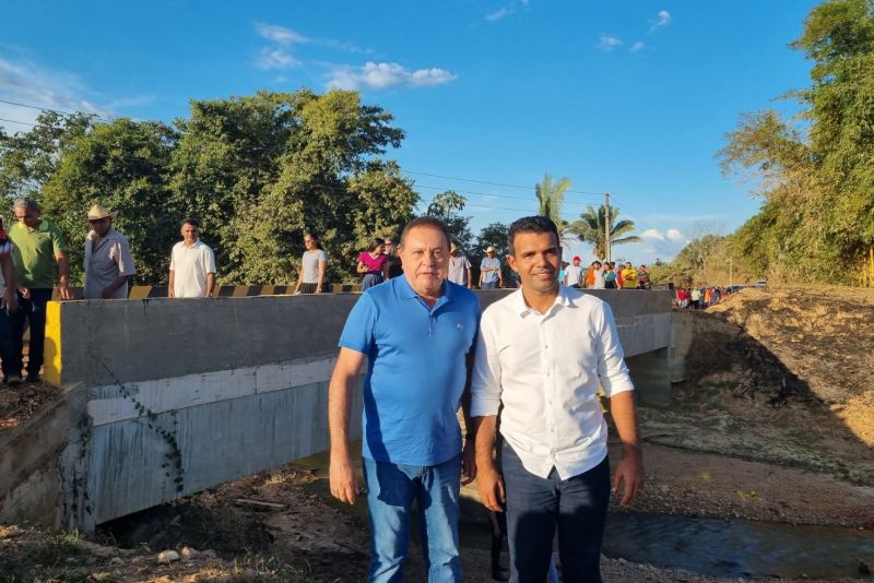 Governo do Estado entrega três pontes de concreto, em São Geraldo do Araguaia

fotos: Rian Silva- Ascom prefeitura São Geraldo do Araguaia <div class='credito_fotos'>Foto: Divulgação   |   <a href='/midias/2023/originais/16838_10b353ea-d889-1821-7598-1a5f0c5b5d68.jpg' download><i class='fa-solid fa-download'></i> Download</a></div>