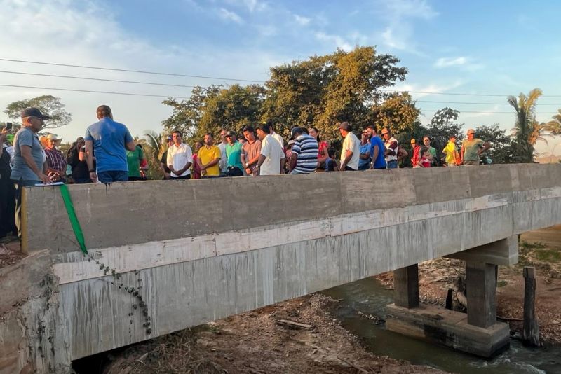 Governo do Estado entrega três pontes de concreto, em São Geraldo do Araguaia

fotos: Rian Silva- Ascom prefeitura São Geraldo do Araguaia <div class='credito_fotos'>Foto: Divulgação   |   <a href='/midias/2023/originais/16838_49c35412-90c5-d639-ce8c-980c9aaaccd3.jpg' download><i class='fa-solid fa-download'></i> Download</a></div>