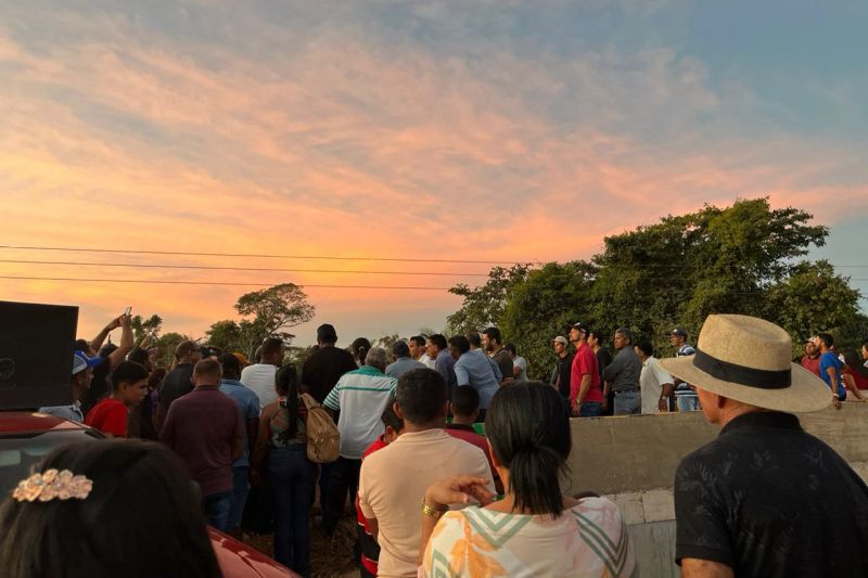 Governo do Estado entrega três pontes de concreto, em São Geraldo do Araguaia

fotos: Rian Silva- Ascom prefeitura São Geraldo do Araguaia <div class='credito_fotos'>Foto: Divulgação   |   <a href='/midias/2023/originais/16838_81c35f15-b431-f730-bc1a-8cb312b37d01.jpg' download><i class='fa-solid fa-download'></i> Download</a></div>