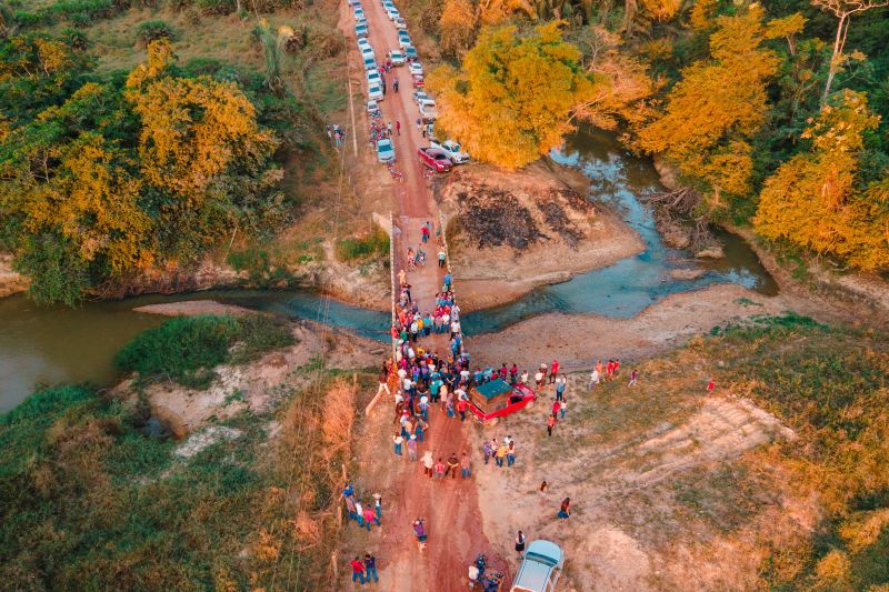 Governo do Estado entrega três pontes de concreto, em São Geraldo do Araguaia

fotos: Rian Silva- Ascom prefeitura São Geraldo do Araguaia <div class='credito_fotos'>Foto: Divulgação   |   <a href='/midias/2023/originais/16838_b77f56d4-274a-9757-e3a0-4ecba2271cd9.jpg' download><i class='fa-solid fa-download'></i> Download</a></div>