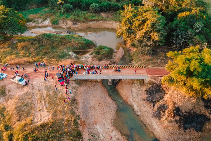 Governo do Estado entrega três pontes de concreto, em São Geraldo do Araguaia

fotos: Rian Silva- Ascom prefeitura São Geraldo do Araguaia <div class='credito_fotos'>Foto: Divulgação   |   <a href='/midias/2023/originais/16838_e28962ac-f4ac-239b-223a-895490e6b2a4.jpg' download><i class='fa-solid fa-download'></i> Download</a></div>
