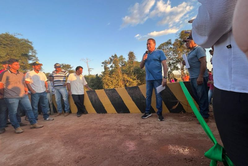 Governo do Estado entrega três pontes de concreto, em São Geraldo do Araguaia

fotos: Rian Silva- Ascom prefeitura São Geraldo do Araguaia <div class='credito_fotos'>Foto: Divulgação   |   <a href='/midias/2023/originais/16838_f4ca78cd-ac0a-875c-43d7-0c00a995326e.jpg' download><i class='fa-solid fa-download'></i> Download</a></div>