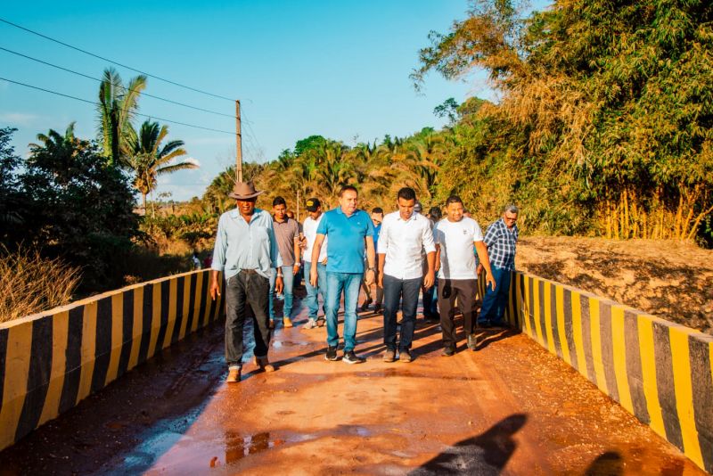 Governo do Estado entrega três pontes de concreto, em São Geraldo do Araguaia

fotos: Rian Silva- Ascom prefeitura São Geraldo do Araguaia <div class='credito_fotos'>Foto: Divulgação   |   <a href='/midias/2023/originais/16838_f50f6090-256b-7d61-75d2-efe0e5bbc51b.jpg' download><i class='fa-solid fa-download'></i> Download</a></div>