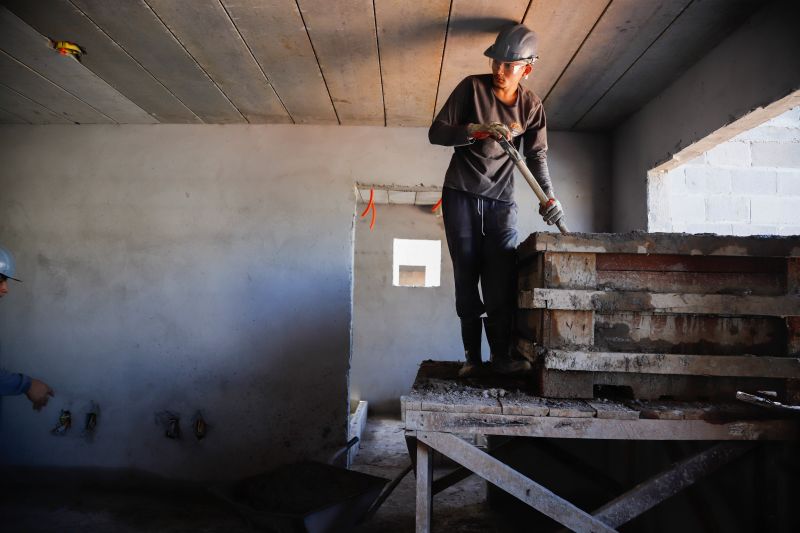
Construção de 400 unidades habitacionais do Curtume de Santo Antônio estão com mais de 30% dos serviços executados  <div class='credito_fotos'>Foto: Paula Lourinho / Ascom Seop   |   <a href='/midias/2023/originais/16903_176b17b8-bb62-909a-017a-4b8e0b0c3198.jpg' download><i class='fa-solid fa-download'></i> Download</a></div>