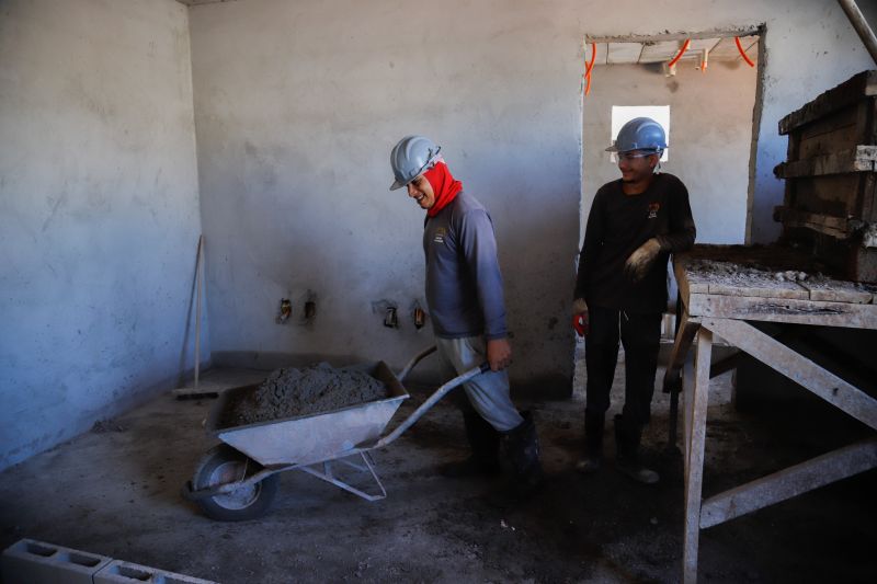 
Construção de 400 unidades habitacionais do Curtume de Santo Antônio estão com mais de 30% dos serviços executados  <div class='credito_fotos'>Foto: Paula Lourinho / Ascom Seop   |   <a href='/midias/2023/originais/16903_27a1c8e4-fdf5-c623-ec01-a5ed95406a9c.jpg' download><i class='fa-solid fa-download'></i> Download</a></div>