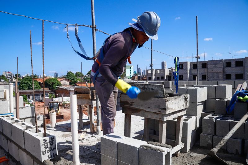 
Construção de 400 unidades habitacionais do Curtume de Santo Antônio estão com mais de 30% dos serviços executados  <div class='credito_fotos'>Foto: Paula Lourinho / Ascom Seop   |   <a href='/midias/2023/originais/16903_849c7919-773e-a70d-bc78-ebc007919ab7.jpg' download><i class='fa-solid fa-download'></i> Download</a></div>