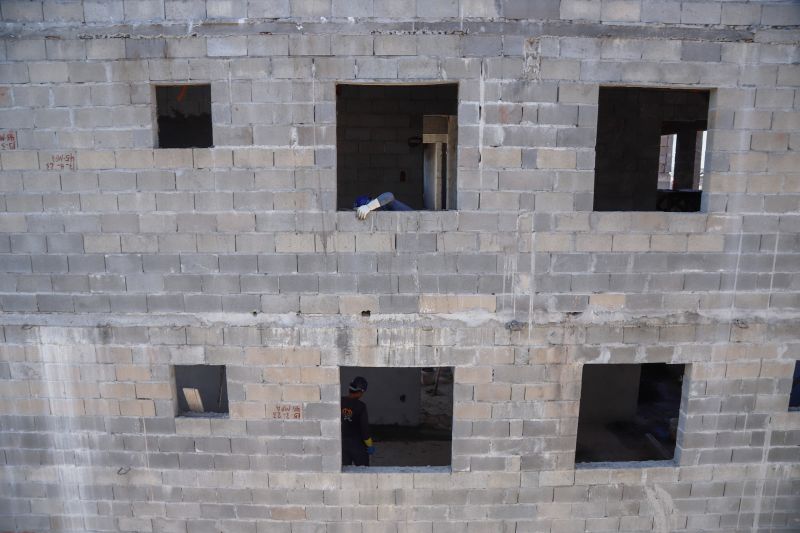 
Construção de 400 unidades habitacionais do Curtume de Santo Antônio estão com mais de 30% dos serviços executados  <div class='credito_fotos'>Foto: Paula Lourinho / Ascom Seop   |   <a href='/midias/2023/originais/16903_9e5be734-d78d-5c28-386c-01e5dc1bb86f.jpg' download><i class='fa-solid fa-download'></i> Download</a></div>