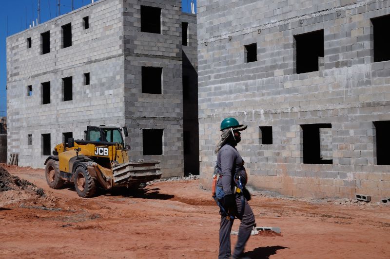 
Construção de 400 unidades habitacionais do Curtume de Santo Antônio estão com mais de 30% dos serviços executados  <div class='credito_fotos'>Foto: Paula Lourinho / Ascom Seop   |   <a href='/midias/2023/originais/16903_aabe4324-4a82-2f50-7f06-57262b5069d2.jpg' download><i class='fa-solid fa-download'></i> Download</a></div>