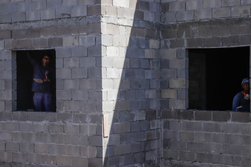 
Construção de 400 unidades habitacionais do Curtume de Santo Antônio estão com mais de 30% dos serviços executados  <div class='credito_fotos'>Foto: Paula Lourinho / Ascom Seop   |   <a href='/midias/2023/originais/16903_bb2e74be-317e-590b-b365-e0f881b0e5b7.jpg' download><i class='fa-solid fa-download'></i> Download</a></div>