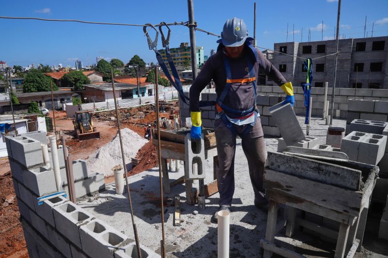 
Construção de 400 unidades habitacionais do Curtume de Santo Antônio estão com mais de 30% dos serviços executados  <div class='credito_fotos'>Foto: Paula Lourinho / Ascom Seop   |   <a href='/midias/2023/originais/16903_d3cc9695-fb4e-c406-d395-1b88077467c1.jpg' download><i class='fa-solid fa-download'></i> Download</a></div>