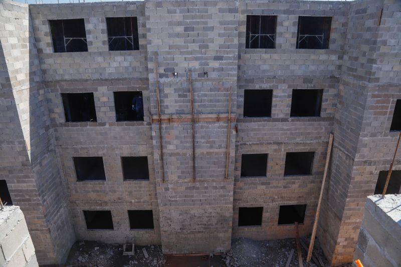 
Construção de 400 unidades habitacionais do Curtume de Santo Antônio estão com mais de 30% dos serviços executados  <div class='credito_fotos'>Foto: Paula Lourinho / Ascom Seop   |   <a href='/midias/2023/originais/16903_dbe16a42-073a-b605-9986-97c530038946.jpg' download><i class='fa-solid fa-download'></i> Download</a></div>