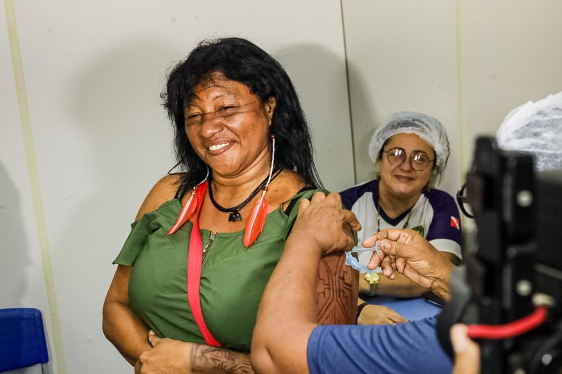 Carla Betânia, comunidade Cajuuna, Soure Marajó <div class='credito_fotos'>Foto: Pedro Guerreiro / Ag. Pará | <a href='/midias/2023/originais/16956_0c975667-cb3a-afa9-3a4b-7751a2c1d586.jpg' download><i class='fa-solid fa-download'></i> Download</a></div>