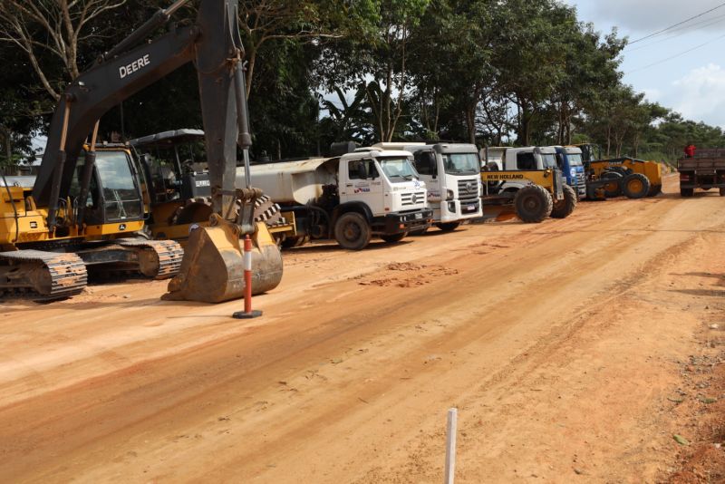 Obras de Pavimentac¸a~o PA 112 <div class='credito_fotos'>Foto: Pedro Guerreiro / Ag. Pará | <a href='/midias/2023/originais/16978_244ae427-8d6d-4a6e-e07f-d5bbb1a793ab.jpg' download><i class='fa-solid fa-download'></i> Download</a></div>