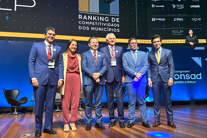 Painel de lançamento do Ranking de Competitividade dos Estados e Municípios
FOTOS: Gilmar Félix | Consad <div class='credito_fotos'>Foto: Gilmar Félix | Consad | <a href='/midias/2023/originais/16986_61a36cef-895e-e9bb-d718-24cd41de2a2b.jpg' download><i class='fa-solid fa-download'></i> Download</a></div>