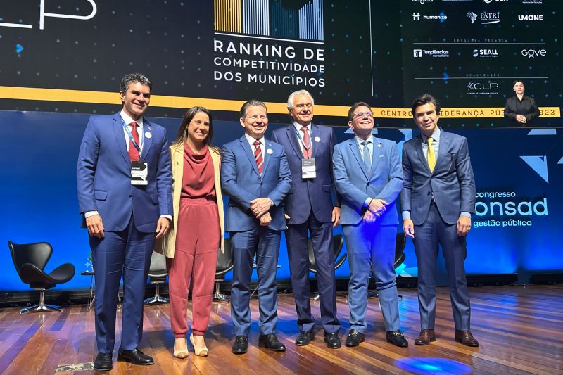 Painel de lançamento do Ranking de Competitividade dos Estados e Municípios
FOTOS: Gilmar Félix | Consad <div class='credito_fotos'>Foto: Gilmar Félix | Consad | <a href='/midias/2023/originais/16986_83845651-6243-c1ea-4380-a4e31019b9d5.jpg' download><i class='fa-solid fa-download'></i> Download</a></div>