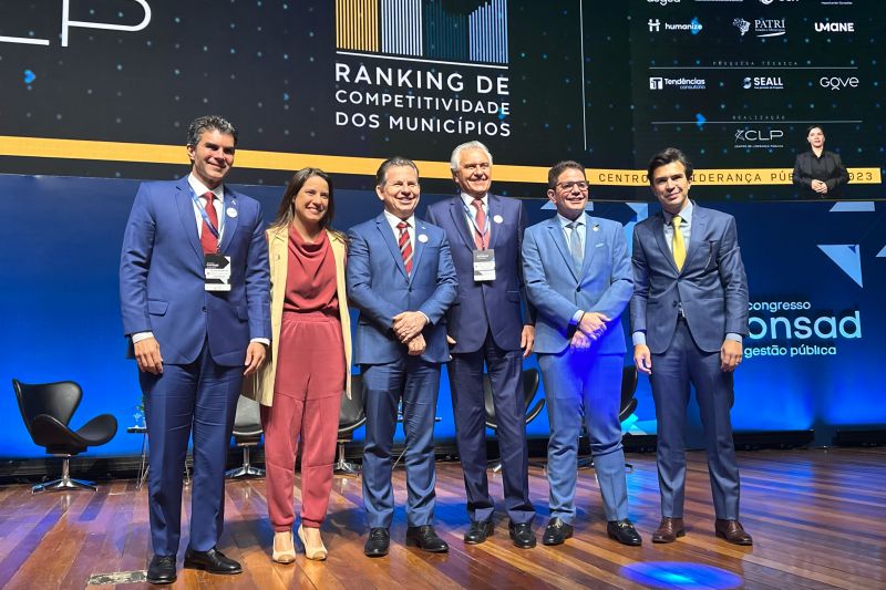 Painel de lançamento do Ranking de Competitividade dos Estados e Municípios
FOTOS: Gilmar Félix | Consad <div class='credito_fotos'>Foto: Gilmar Félix | Consad | <a href='/midias/2023/originais/16986_9d6ea674-10ca-f68f-0461-9586c6833807.jpg' download><i class='fa-solid fa-download'></i> Download</a></div>