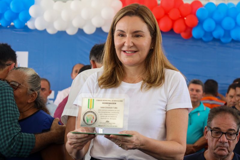 Entrega de benefícios credcidadão, sua casa e recomeçar
Assinaturas
Seop: Protocolo de intenções da retomada das obras da construção do Mirante do Boto (representante: Cristina Guedes)
Setran: 35 km de estradas vicinais
Entrega de coletes
Governadora recebe título de cidadã mocajubense
Entrega de motos <div class='credito_fotos'>Foto: Bruno Carachesti / Agência Pará | <a href='/midias/2023/originais/17024_01b7424e-d4ab-1a2f-d5a8-9d84511b2e34.jpg' download><i class='fa-solid fa-download'></i> Download</a></div>