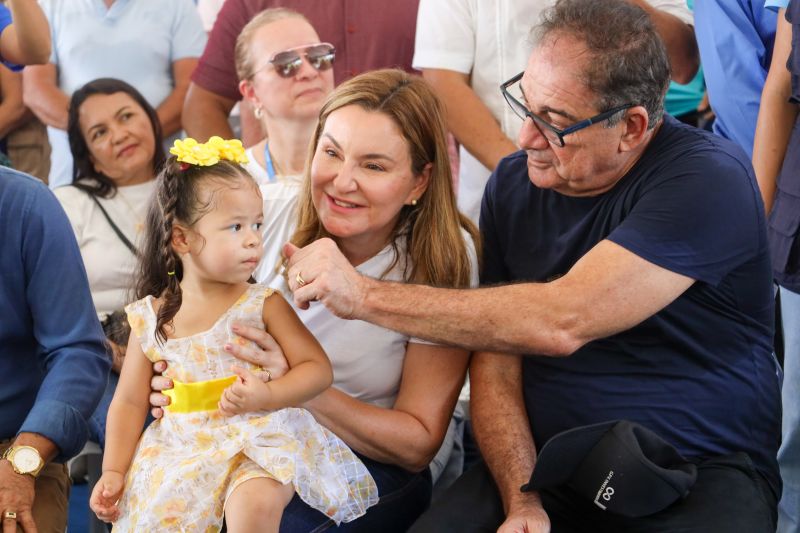 Entrega de benefícios credcidadão, sua casa e recomeçar
Assinaturas
Seop: Protocolo de intenções da retomada das obras da construção do Mirante do Boto (representante: Cristina Guedes)
Setran: 35 km de estradas vicinais
Entrega de coletes
Governadora recebe título de cidadã mocajubense
Entrega de motos <div class='credito_fotos'>Foto: Bruno Carachesti / Agência Pará | <a href='/midias/2023/originais/17024_15868a62-944a-cd7a-2d8c-f405a9fa28bc.jpg' download><i class='fa-solid fa-download'></i> Download</a></div>