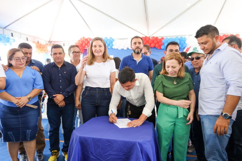 Entrega de benefícios credcidadão, sua casa e recomeçar
Assinaturas
Seop: Protocolo de intenções da retomada das obras da construção do Mirante do Boto (representante: Cristina Guedes)
Setran: 35 km de estradas vicinais
Entrega de coletes
Governadora recebe título de cidadã mocajubense
Entrega de motos <div class='credito_fotos'>Foto: Bruno Carachesti / Agência Pará | <a href='/midias/2023/originais/17024_1b8a5706-1da6-5b4e-72f5-0ceb07b47c95.jpg' download><i class='fa-solid fa-download'></i> Download</a></div>