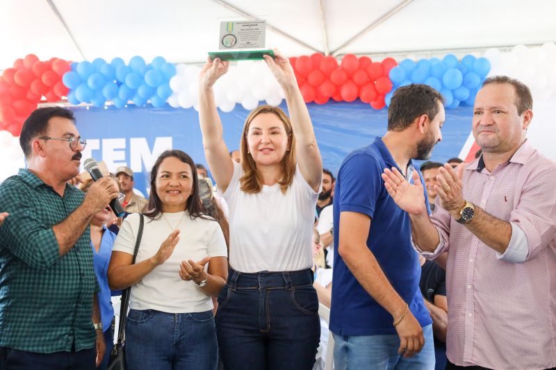 Entrega de benefícios credcidadão, sua casa e recomeçar
Assinaturas
Seop: Protocolo de intenções da retomada das obras da construção do Mirante do Boto (representante: Cristina Guedes)
Setran: 35 km de estradas vicinais
Entrega de coletes
Governadora recebe título de cidadã mocajubense
Entrega de motos <div class='credito_fotos'>Foto: Bruno Carachesti / Agência Pará | <a href='/midias/2023/originais/17024_2468f209-1851-6703-7f8e-80c1bb81255f.jpg' download><i class='fa-solid fa-download'></i> Download</a></div>
