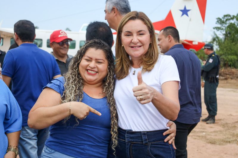 Entrega de benefícios credcidadão, sua casa e recomeçar
Assinaturas
Seop: Protocolo de intenções da retomada das obras da construção do Mirante do Boto (representante: Cristina Guedes)
Setran: 35 km de estradas vicinais
Entrega de coletes
Governadora recebe título de cidadã mocajubense
Entrega de motos <div class='credito_fotos'>Foto: Bruno Carachesti / Agência Pará | <a href='/midias/2023/originais/17024_2920ac02-b695-3622-2941-c809ed7327bd.jpg' download><i class='fa-solid fa-download'></i> Download</a></div>