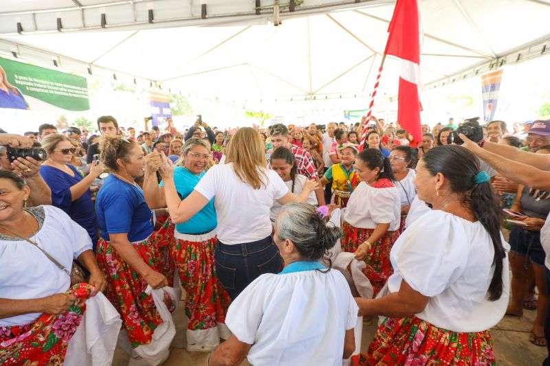 Entrega de benefícios credcidadão, sua casa e recomeçar
Assinaturas
Seop: Protocolo de intenções da retomada das obras da construção do Mirante do Boto (representante: Cristina Guedes)
Setran: 35 km de estradas vicinais
Entrega de coletes
Governadora recebe título de cidadã mocajubense
Entrega de motos <div class='credito_fotos'>Foto: Bruno Carachesti / Agência Pará | <a href='/midias/2023/originais/17024_328d43dd-f609-0893-a7b2-9d43ee652238.jpg' download><i class='fa-solid fa-download'></i> Download</a></div>