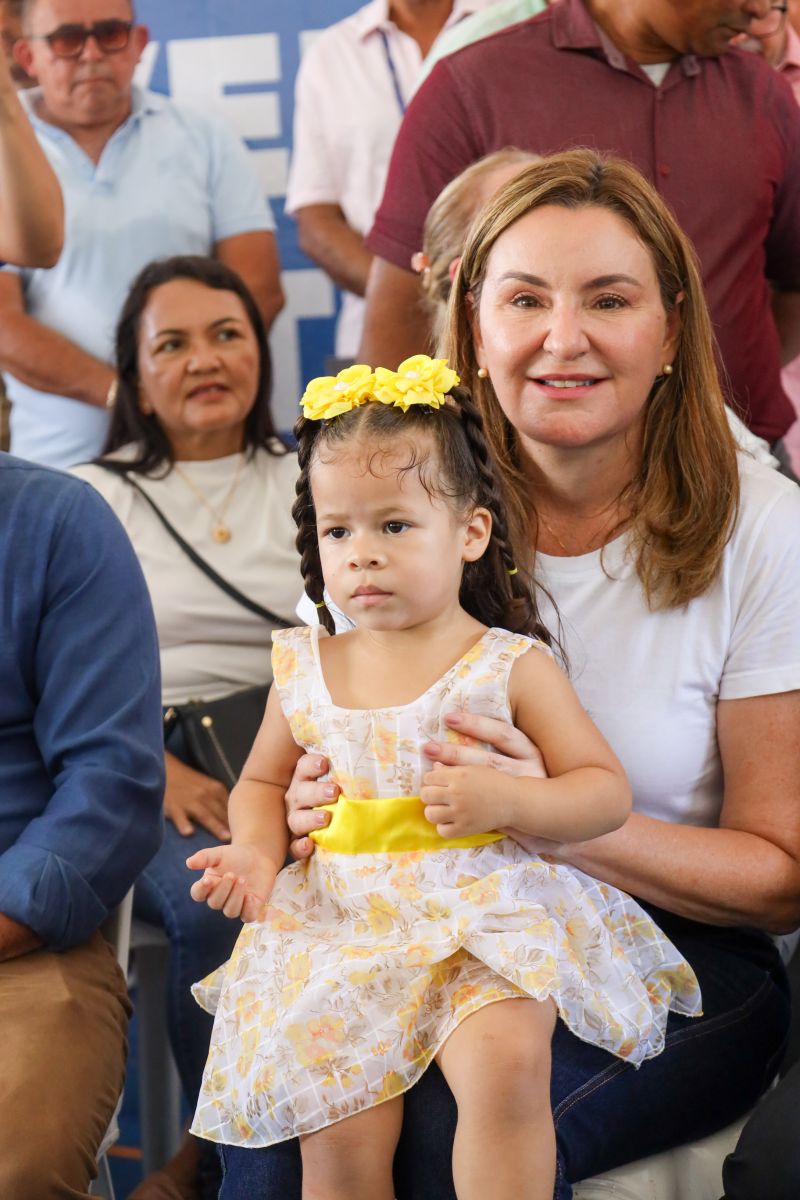 Entrega de benefícios credcidadão, sua casa e recomeçar
Assinaturas
Seop: Protocolo de intenções da retomada das obras da construção do Mirante do Boto (representante: Cristina Guedes)
Setran: 35 km de estradas vicinais
Entrega de coletes
Governadora recebe título de cidadã mocajubense
Entrega de motos <div class='credito_fotos'>Foto: Bruno Carachesti / Agência Pará | <a href='/midias/2023/originais/17024_84b35c26-9c55-5e35-7550-a4ccb3ce56a9.jpg' download><i class='fa-solid fa-download'></i> Download</a></div>