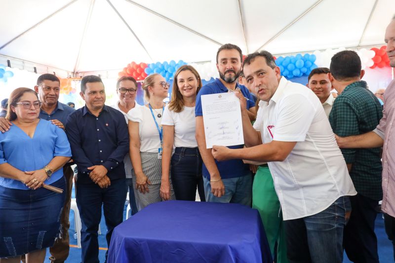 Entrega de benefícios credcidadão, sua casa e recomeçar
Assinaturas
Seop: Protocolo de intenções da retomada das obras da construção do Mirante do Boto (representante: Cristina Guedes)
Setran: 35 km de estradas vicinais
Entrega de coletes
Governadora recebe título de cidadã mocajubense
Entrega de motos <div class='credito_fotos'>Foto: Bruno Carachesti / Agência Pará | <a href='/midias/2023/originais/17024_a0d8678b-0cab-272a-6ee2-7418f48ca350.jpg' download><i class='fa-solid fa-download'></i> Download</a></div>