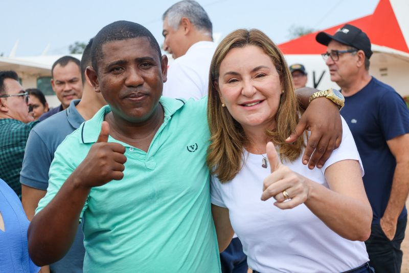 Entrega de benefícios credcidadão, sua casa e recomeçar
Assinaturas
Seop: Protocolo de intenções da retomada das obras da construção do Mirante do Boto (representante: Cristina Guedes)
Setran: 35 km de estradas vicinais
Entrega de coletes
Governadora recebe título de cidadã mocajubense
Entrega de motos <div class='credito_fotos'>Foto: Bruno Carachesti / Agência Pará | <a href='/midias/2023/originais/17024_b7d1d1b2-f7ab-ff26-69de-05a348e68a6e.jpg' download><i class='fa-solid fa-download'></i> Download</a></div>