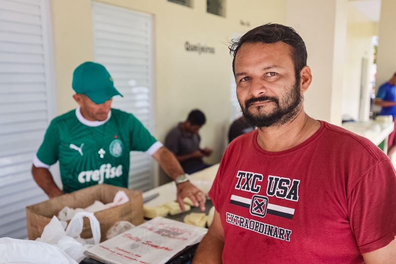 Simei dos Santos, vendedor
