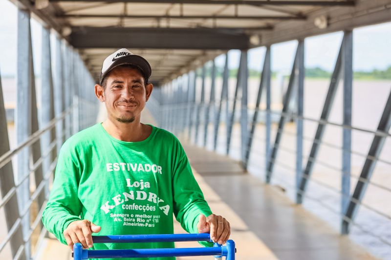 Anderson Paiva dos Santos, estivador <div class='credito_fotos'>Foto: Bruno Cecim / Ag.Pará | <a href='/midias/2023/originais/17086_d4de6602-a05c-8178-7f10-662f3d7382e4.jpg' download><i class='fa-solid fa-download'></i> Download</a></div>