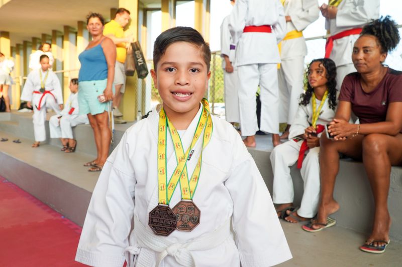 Atletas da Usina da Paz do Icuí-Guajará, em Ananindeua, conquistam 66 medalhas em Campeonato Brasileiro de Artes Marciais
<div class='credito_fotos'>Foto: Paulo Cezar / Ag. Pará | <a href='/midias/2023/originais/17094_f00f8ac5-1654-71bb-c5d5-358b9265ef57.jpg' download><i class='fa-solid fa-download'></i> Download</a></div>