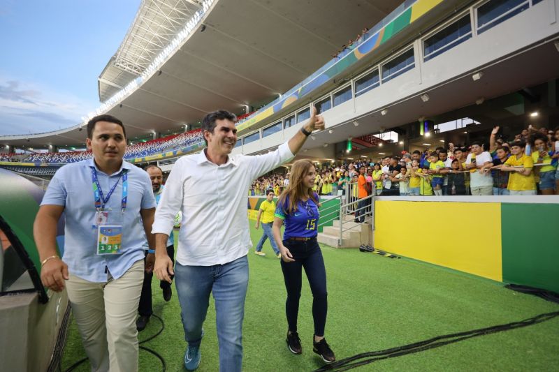 Governador Helder Barbalho e o secretário Cássio Andrade assistiram ao último treino