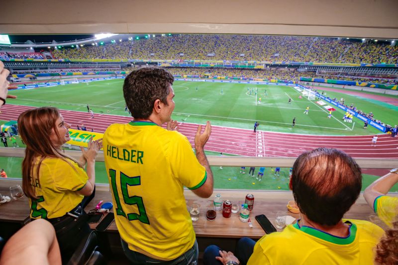 Governador Helder Barbalho, ao lado da primeira-dama, Daniela Barbalho: Belém é praça do futebol na América Latina