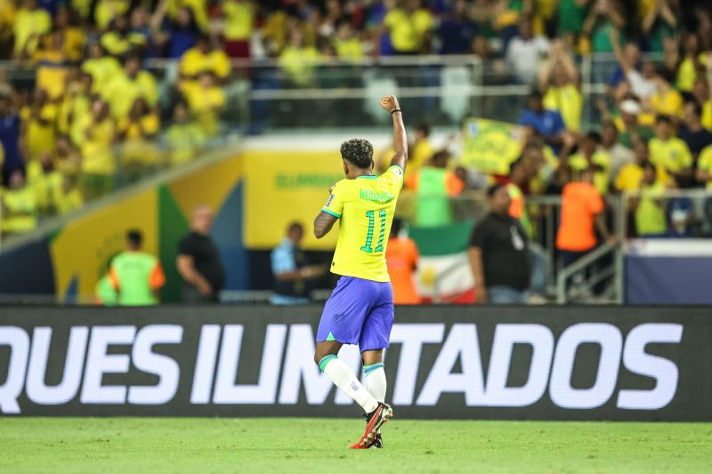 Rodrygo marcou duas vezes na goleada imposta à seleção boliviana