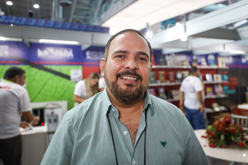 NA FOTO: Moisés Alves, coordenador da editora publica IOEPA
 <div class='credito_fotos'>Foto: Rodrigo Pinheiro / Ag.Pará   |   <a href='/midias/2023/originais/17164_cd5d0e60-3fed-04f0-2e2a-cc22765d534b.jpg' download><i class='fa-solid fa-download'></i> Download</a></div>