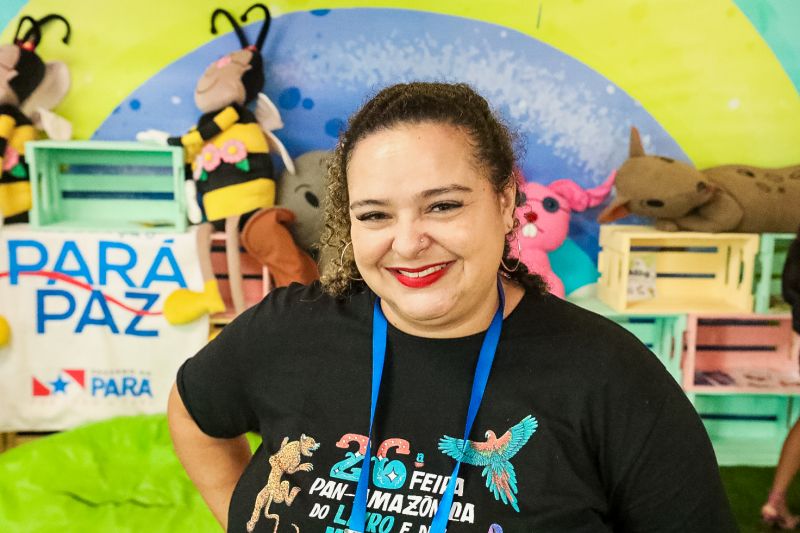 Raquel Silveira - técnica cultural da Secult que dá apoio no Céu da leitura <div class='credito_fotos'>Foto: Bruno Cecim / Ag.Pará | <a href='/midias/2023/originais/17223_e0e87373-a1d3-515d-d80f-1899cb32db03.jpg' download><i class='fa-solid fa-download'></i> Download</a></div>
