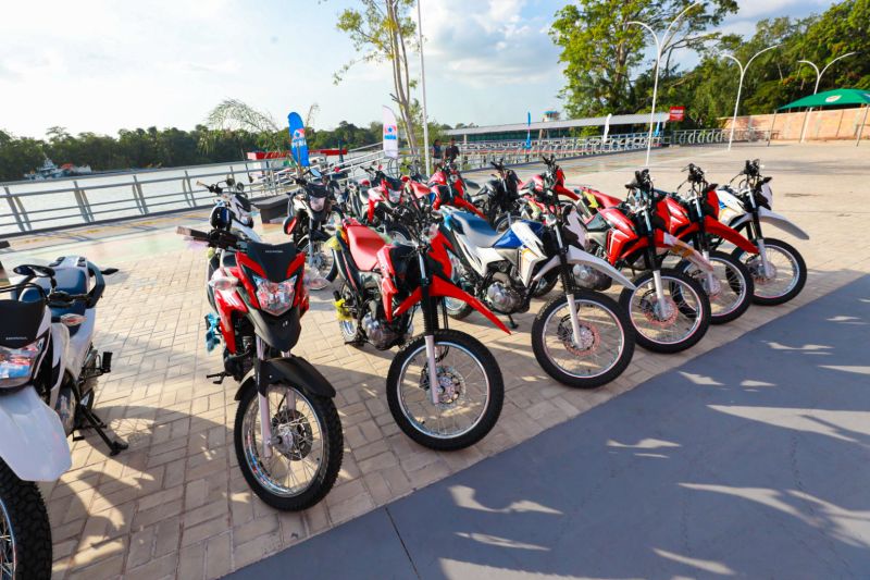 BARCARENA Inauguração da Orla do Município / Entrega de Motos da linha CredCidadão Mototaxistas Pai D’Égua FT Alex Ribeiro Ag Pará <div class='credito_fotos'>Foto: Alex Ribeiro / Ag. Pará   |   <a href='/midias/2023/originais/17479_bab3b41b-fa2b-d411-cc3f-eddb5b844b51.jpg' download><i class='fa-solid fa-download'></i> Download</a></div>