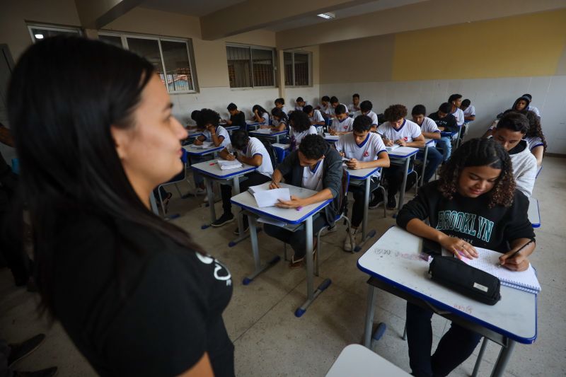Iane Yasmin - Professora de Matemática <div class='credito_fotos'>Foto: Marcelo Lelis / Ag. Pará | <a href='/midias/2023/originais/17636_4c5300ee-2e9f-329a-ca87-53b5d4c2870a.jpg' download><i class='fa-solid fa-download'></i> Download</a></div>