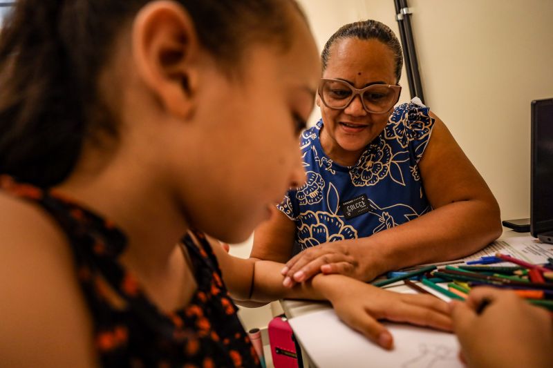 Claudia Oliveira - mãe de paciente que faz atendimento psicológico na usina da paz <div class='credito_fotos'>Foto: Marcelo Lelis / Ag. Pará   |   <a href='/midias/2023/originais/17637_74f434e0-8b02-d098-4867-3f1f583835b1.jpg' download><i class='fa-solid fa-download'></i> Download</a></div>