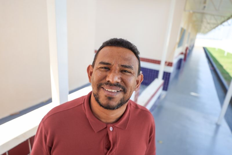 Renildo de Sena - Diretor da Escola <div class='credito_fotos'>Foto: Marcelo Lelis / Ag. Pará | <a href='/midias/2023/originais/17643_dad460bd-50ee-4af8-cf3c-4a53278cfafd.jpg' download><i class='fa-solid fa-download'></i> Download</a></div>