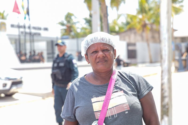 Suely Carneiro, ambulante. <div class='credito_fotos'>Foto: Marco Santos / Ag. Pará | <a href='/midias/2023/originais/17680_2e6a1308-7193-a86e-2b96-f3724d54418a.jpg' download><i class='fa-solid fa-download'></i> Download</a></div>