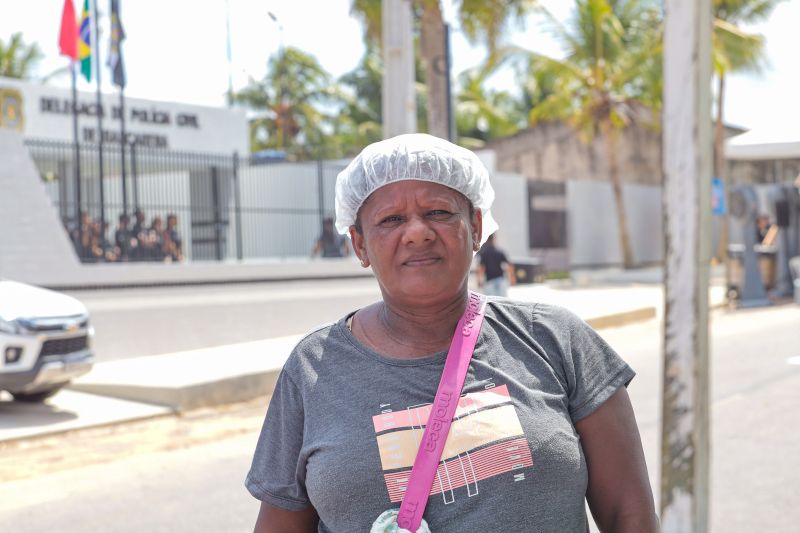 Suely Carneiro, ambulante. <div class='credito_fotos'>Foto: Marco Santos / Ag. Pará | <a href='/midias/2023/originais/17680_7d7fedaa-249c-c876-b448-a4584a58c628.jpg' download><i class='fa-solid fa-download'></i> Download</a></div>