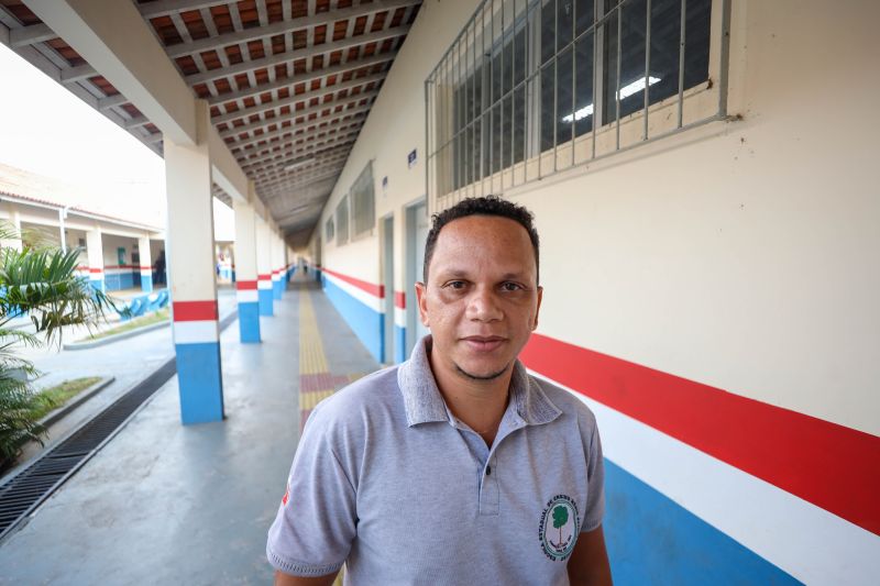 José kemeson - Diretor da Escola Plínio Pinheiro <div class='credito_fotos'>Foto: Marcelo Lelis / Ag. Pará | <a href='/midias/2023/originais/17736_10ec16d5-dbae-b55d-040e-bfbd54e7ae12.jpg' download><i class='fa-solid fa-download'></i> Download</a></div>