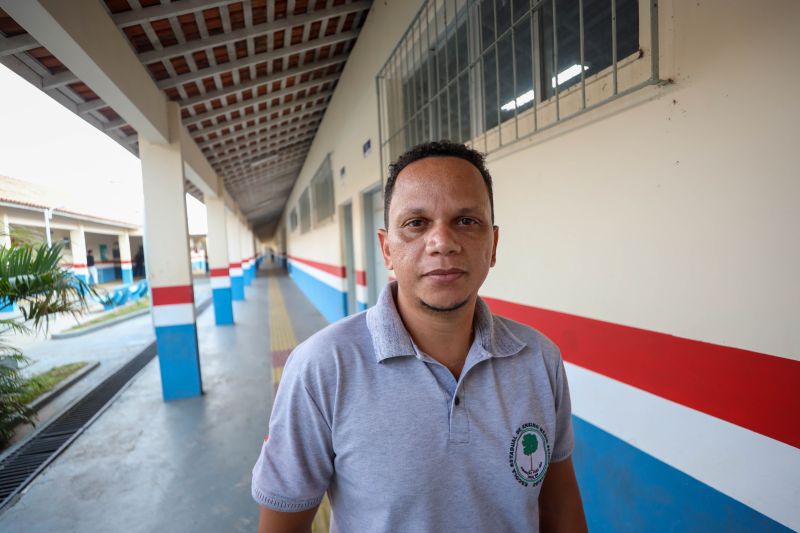 José kemeson - Diretor da Escola Plínio Pinheiro <div class='credito_fotos'>Foto: Marcelo Lelis / Ag. Pará | <a href='/midias/2023/originais/17736_cc19c0a4-3fe0-2522-cc8b-c89be980f0a0.jpg' download><i class='fa-solid fa-download'></i> Download</a></div>