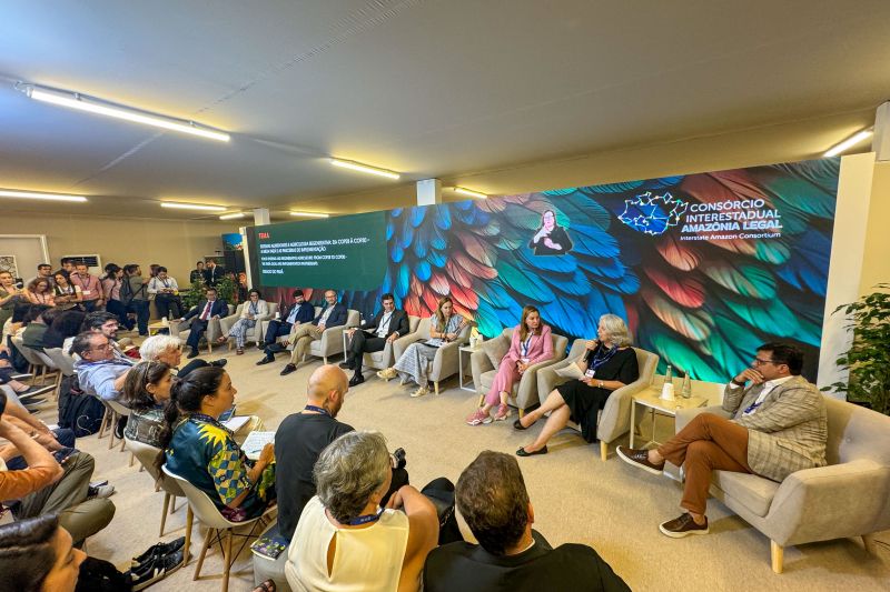 Imagens agenda 02 - sistemas alimentares e agricultura regenerativa: da COP28 à COP30 - a meta Pará e as parcerias de implementação
FOTOS: THALMUS GAMA/AGPARA <div class='credito_fotos'>Foto: Thalmus Gama / Ag. Pará | <a href='/midias/2023/originais/17863_7aaf19c4-9d7b-36ee-8d01-bcec6d4e3425.jpg' download><i class='fa-solid fa-download'></i> Download</a></div>