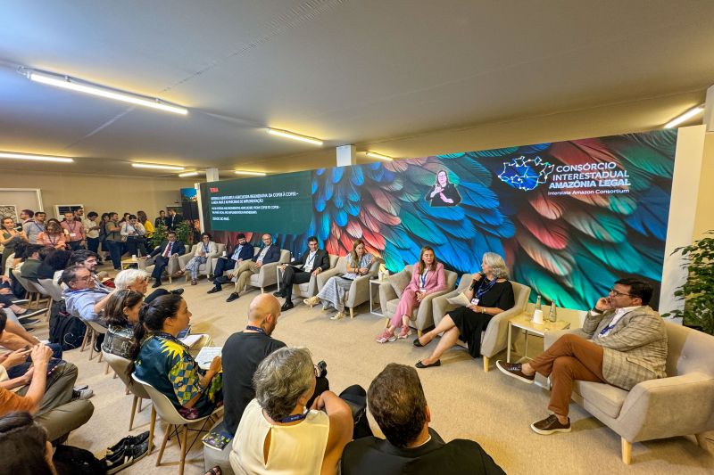 Imagens agenda 02 - sistemas alimentares e agricultura regenerativa: da COP28 à COP30 - a meta Pará e as parcerias de implementação
FOTOS: THALMUS GAMA/AGPARA <div class='credito_fotos'>Foto: Thalmus Gama / Ag. Pará | <a href='/midias/2023/originais/17863_9f3872f0-5b50-5662-9202-591dfc92fcce.jpg' download><i class='fa-solid fa-download'></i> Download</a></div>